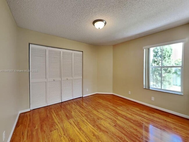 Building Photo - 927 Stanton Dr