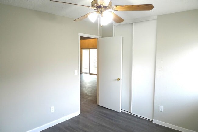 Building Photo - 5530 Santrey Dr