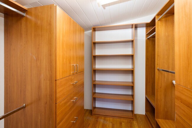 Building Photo - Wonderful Rockridge Home for Lease