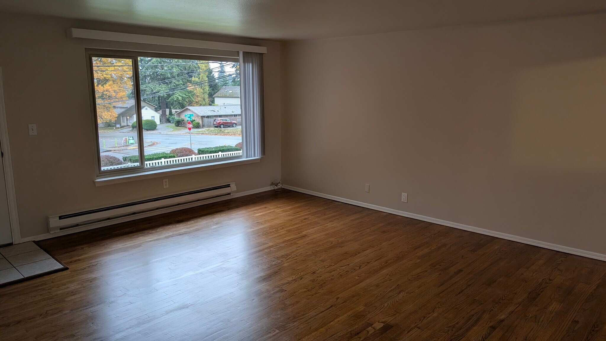 Huge living room with a view - 729 Pecks Dr