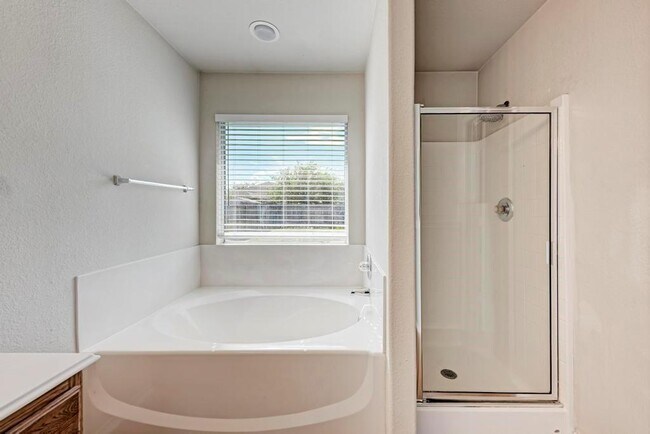 Building Photo - 1203 Tricia Cove