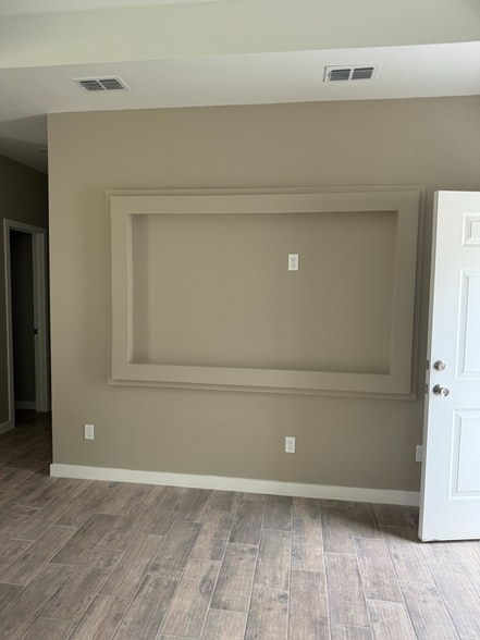 Building Photo - 513 Hope Dr