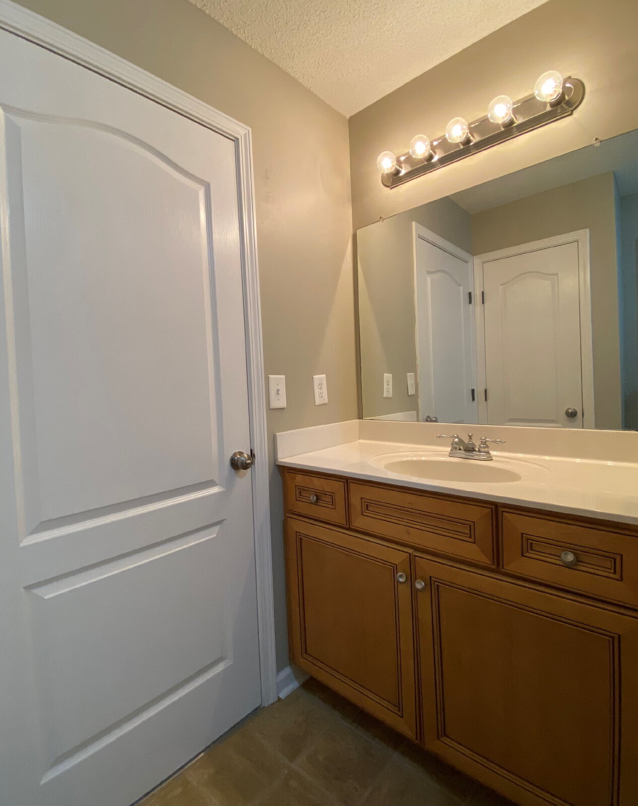 Building Photo - 541B PATRIOT PARK CT, CLARKSVILLE, TN 37042