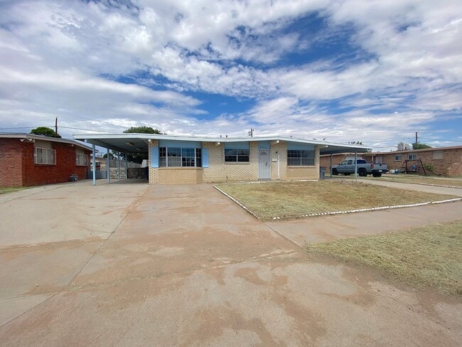 Primary Photo - Northeast El Paso 4bed/2bath