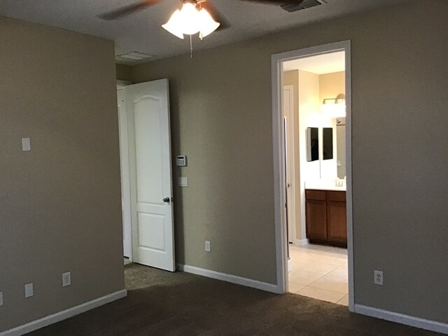 Building Photo - 305 Pine Arbor Cir