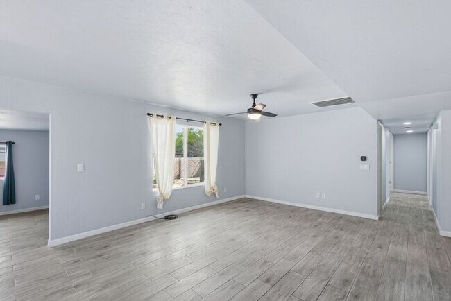Building Photo - Spacious 3BR/2BA Tucson Retreat with 2-Car Garage & Expansive Patio