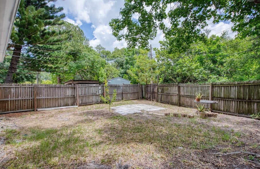 Building Photo - 5501 Kelly Dr N