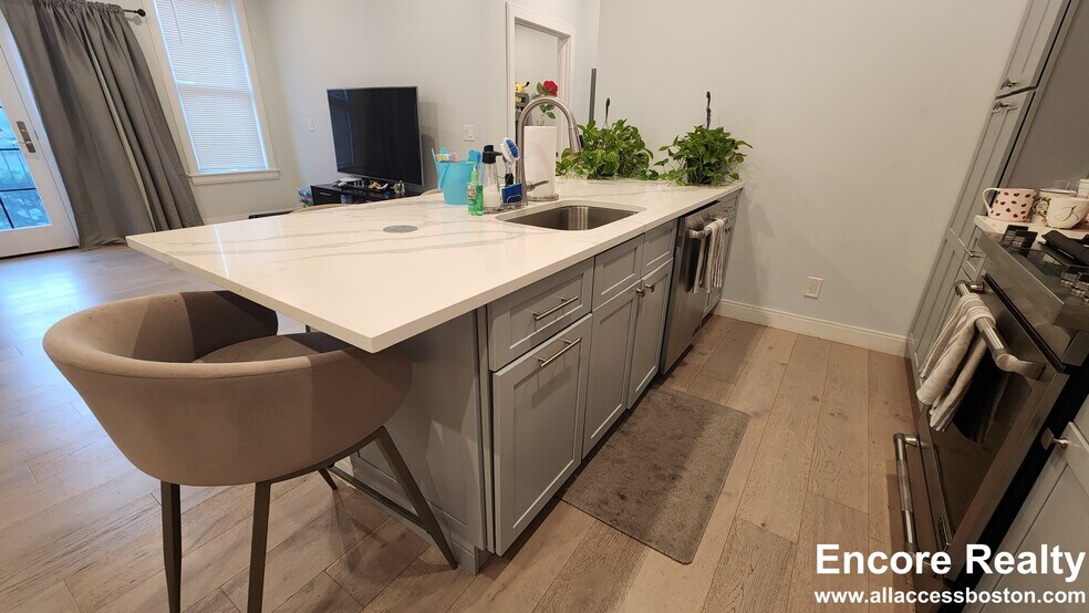 Building Photo - 32 Cummins Hwy