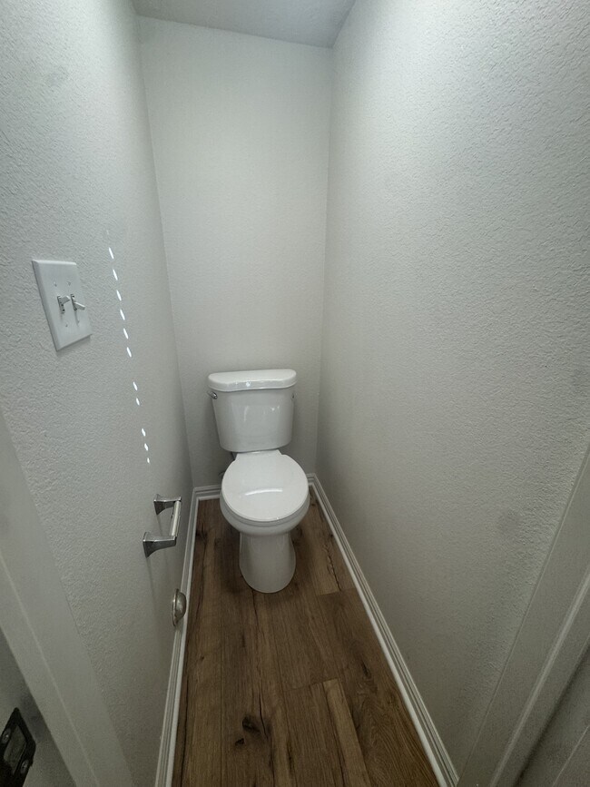 Building Photo - 1122 E 300 S