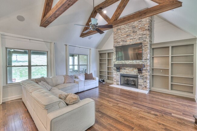 Building Photo - 9141 Holstein Dr