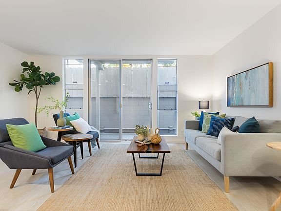 Building Photo - 811 York St