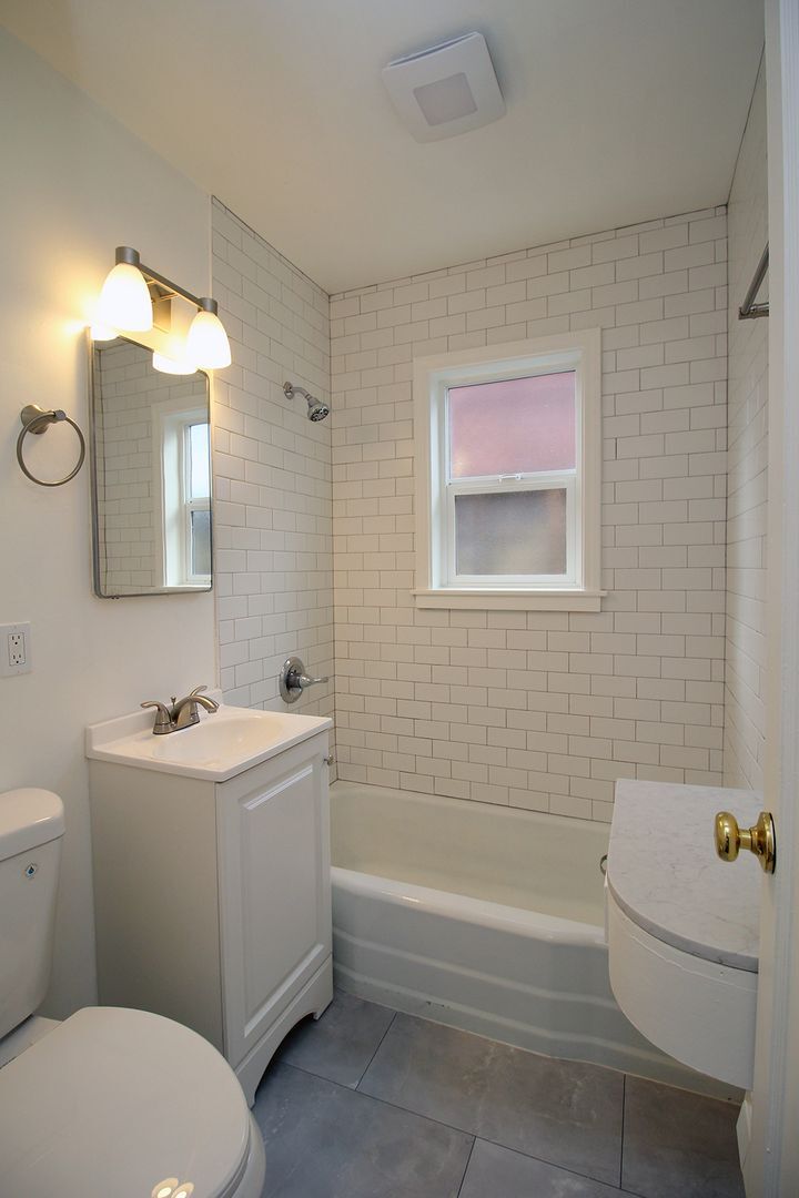 Building Photo - 5535-5535 SE 17th Ave