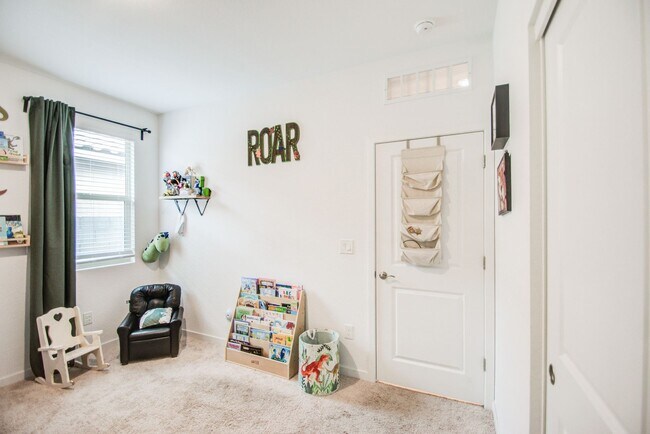 Building Photo - Lovely Single Family 4 bedroom for rent!