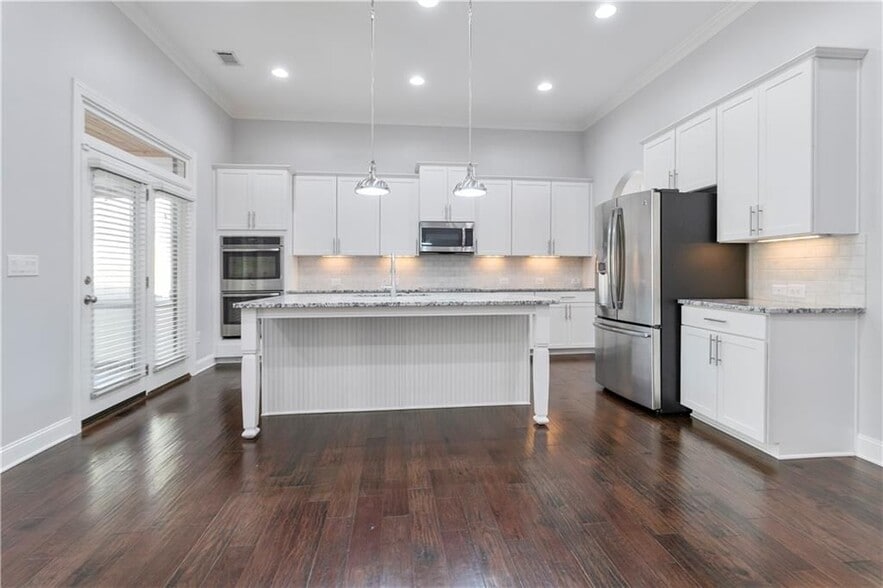 Building Photo - 330 La Perla Dr