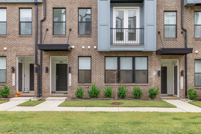 Building Photo - 1206 Coach Sta Aly