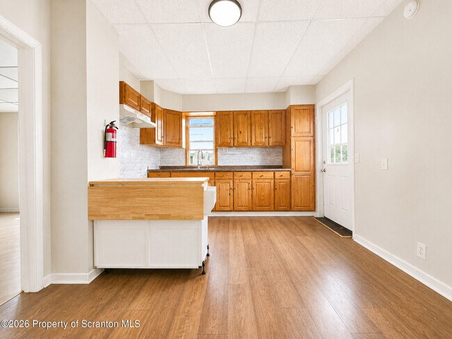 Building Photo - 1112 W Elm St