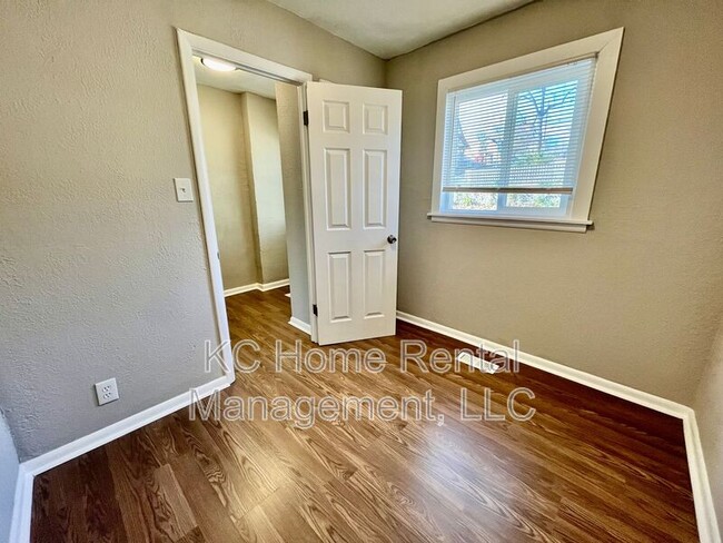Building Photo - 4046 The Paseo