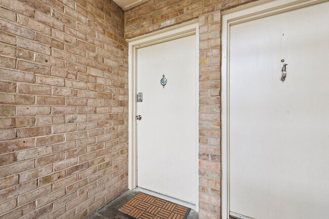 Building Photo - Coming Soon! Waterfront Living in Eastport – Renovated Condo in Severn House