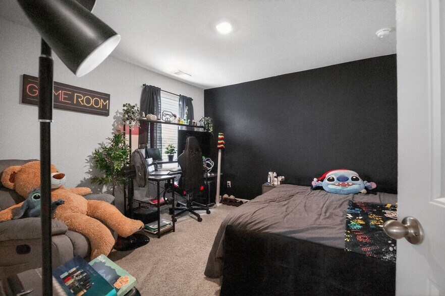 Building Photo - 4842 Layton Dr