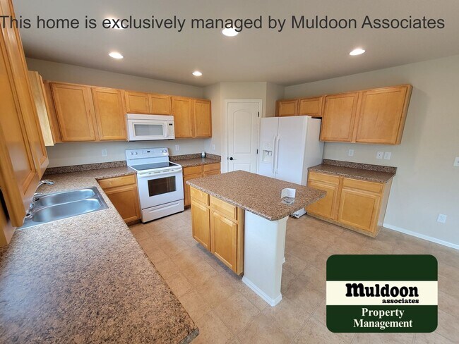 Building Photo - ? Bright & Spacious 3-Bedroom Home w/ 3-Car Garage