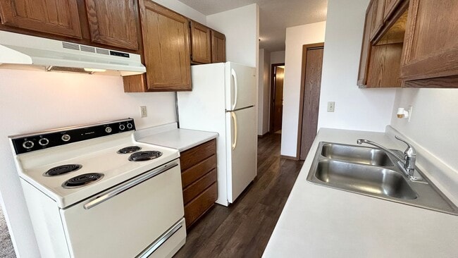 Building Photo - Pet Friendly 2 bedroom 1 bathroom for Rent!