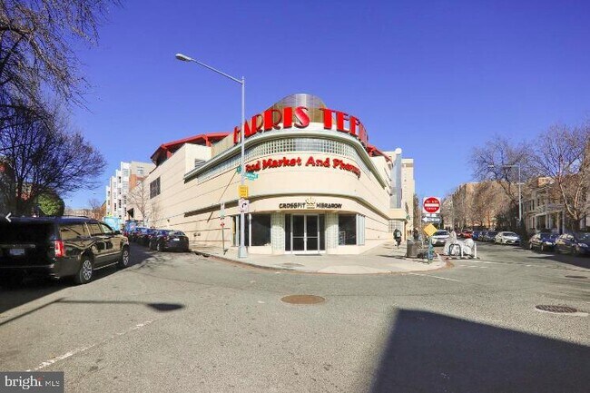 Building Photo - 2303 17th St NW