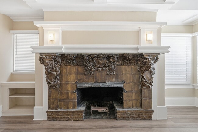 Building Photo - 2256B Van Ness Ave