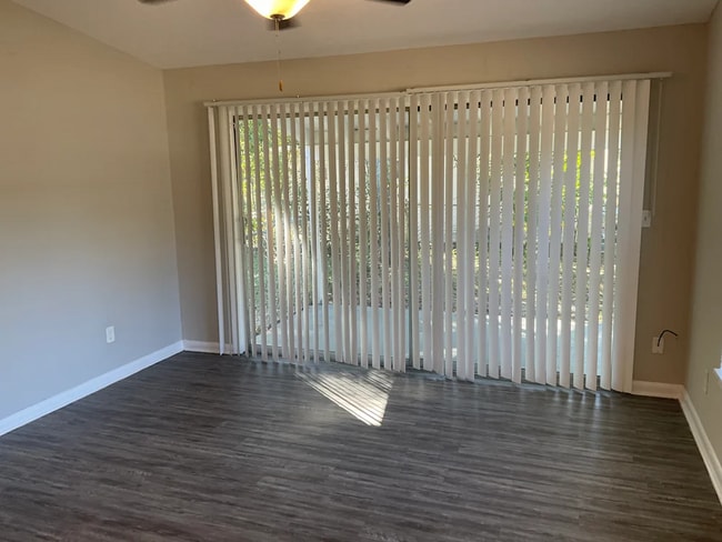 Building Photo - 4915 Donnybrook Ave