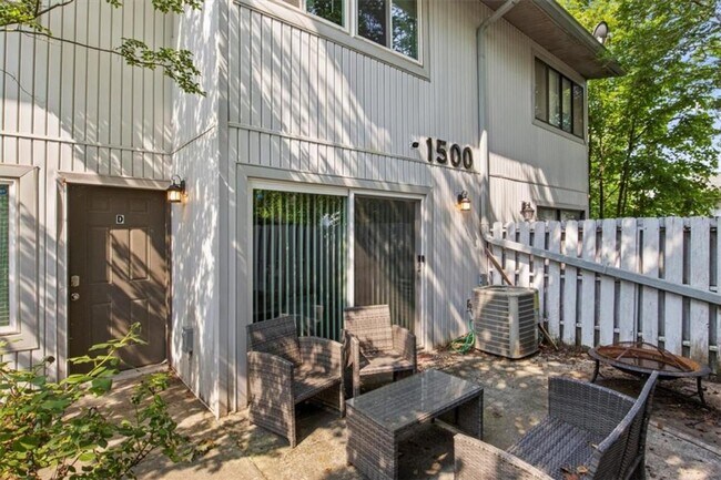 Building Photo - 1500 Pine Log Rd NE