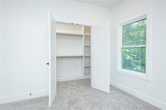 Building Photo - 3604 Pineview Cir NW