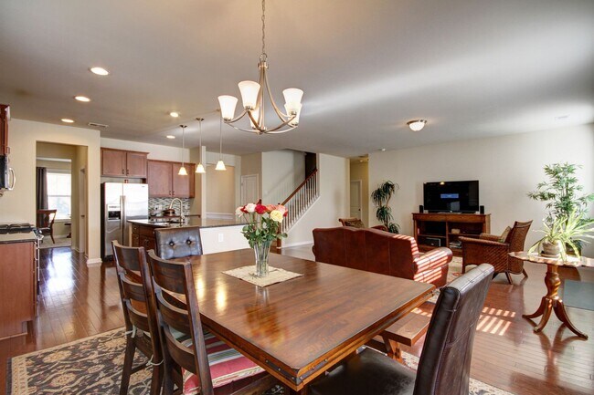 Building Photo - Stunning 4 bedroom in Park West - Mt. Pleasant