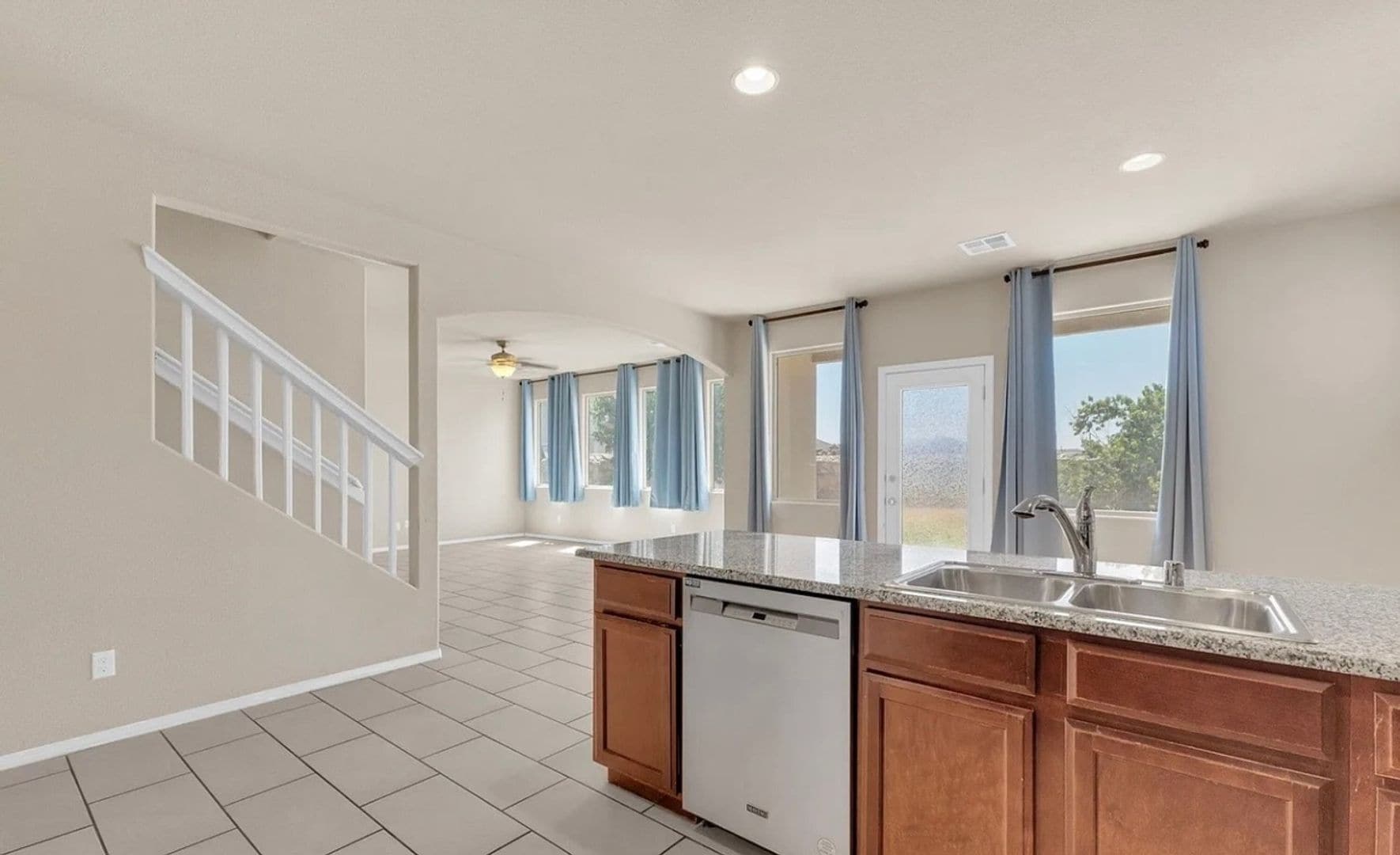 Building Photo - 3800 Loma Caldera