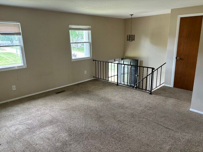 Building Photo - Fairview 5806-5810