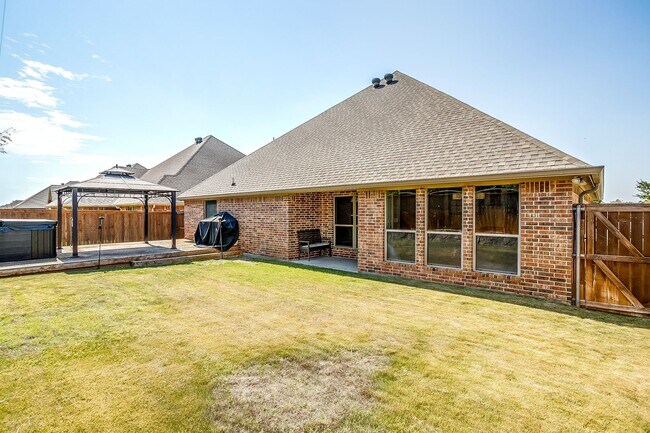 Building Photo - Beautiful 4 Bed, 2 Bath in Pristine Willow...
