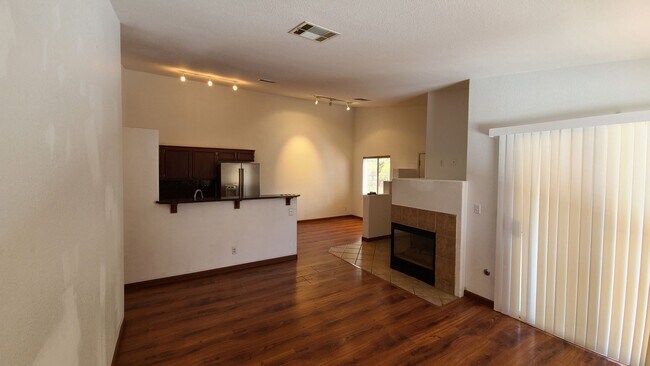 Building Photo - Upstairs Condo with Mountain and City View