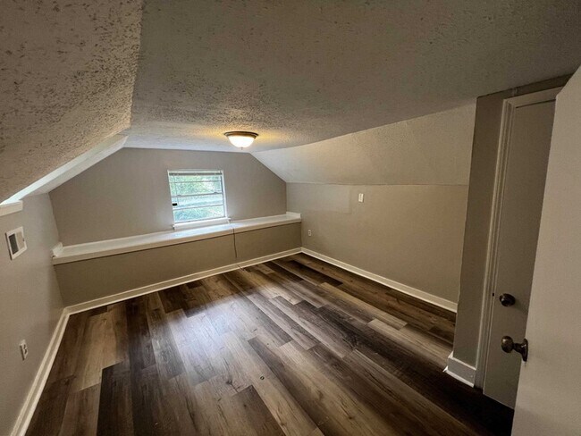 Building Photo - 3311 Guernsey Ave