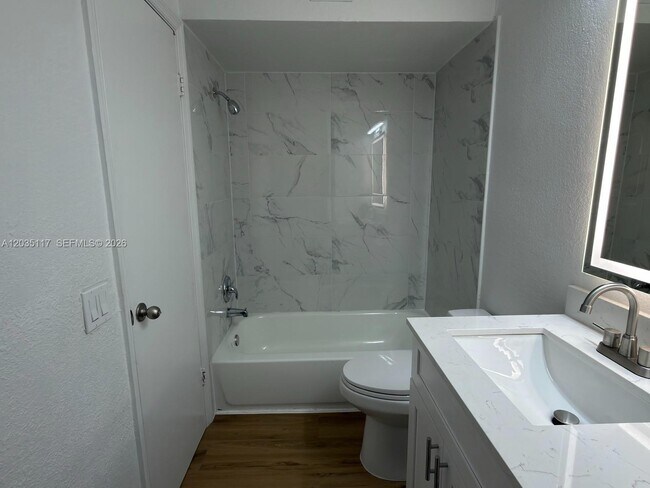 Building Photo - 12840 Vista Isles Dr