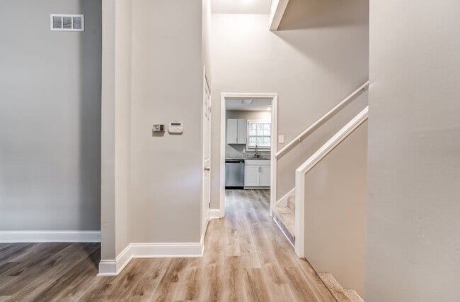 Building Photo - Charming 4-Bedroom, 3-Bath Single-Family H...
