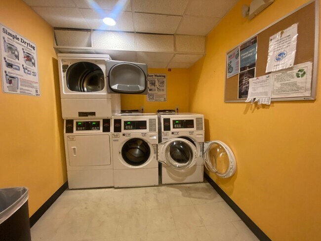 Building Photo - Fenway Studio No Broker Fee - Modern FInishes - Nice Building