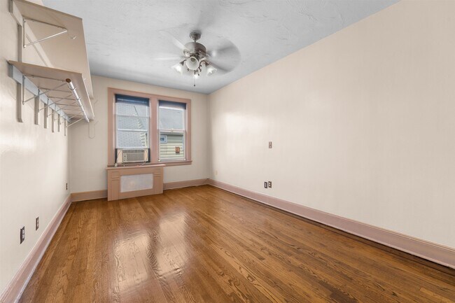 Building Photo - 13 W 27th St