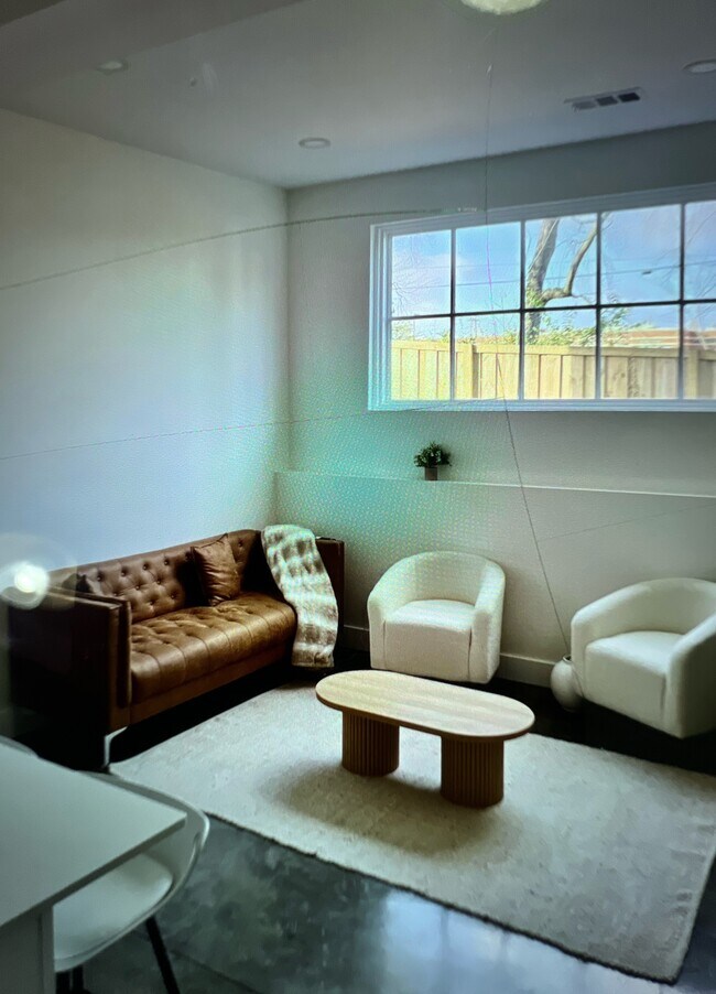 Building Photo - Eden