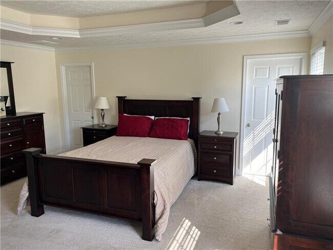Building Photo - 266 Maple Ridge Dr