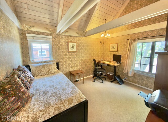 Building Photo - 327 Aster St