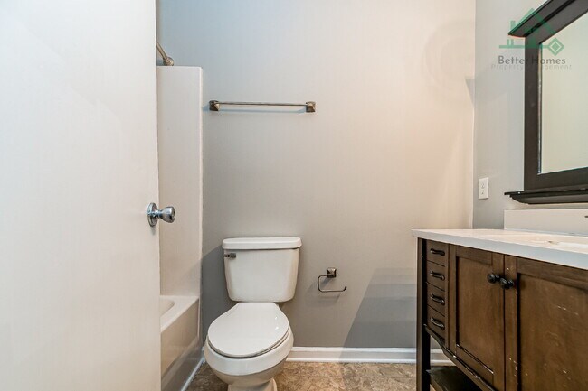 Building Photo - Cozy 2 Bedroom Unit in Raleigh!