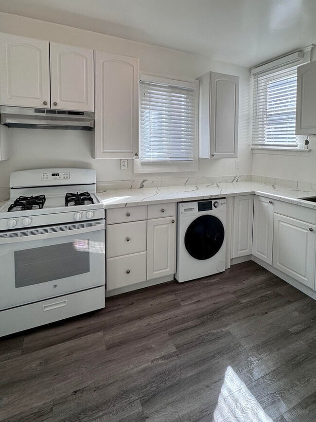 Building Photo - 1054 Filbert St