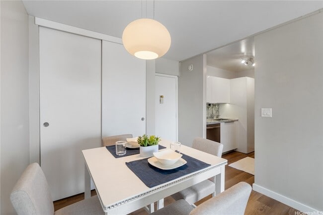 Building Photo - 400 Hobron Ln