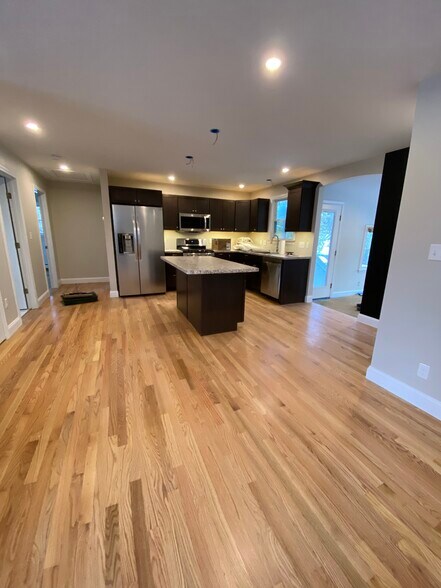 Building Photo - 16 Meadow Dr