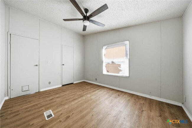 Building Photo - 3034 Barr Ln