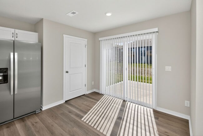 Building Photo - MODERN COMFORT!! 3 Bedroom, 3 Bathroom Townhome in Urbandale!