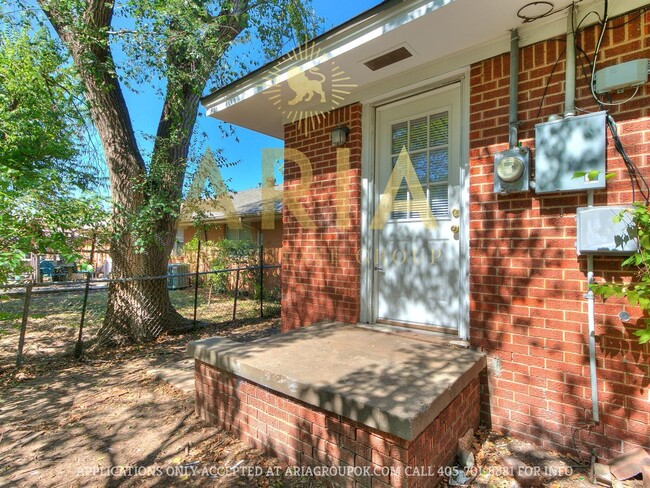 Building Photo - Move-in Ready! Charming 3 bed/1 bath Home ...